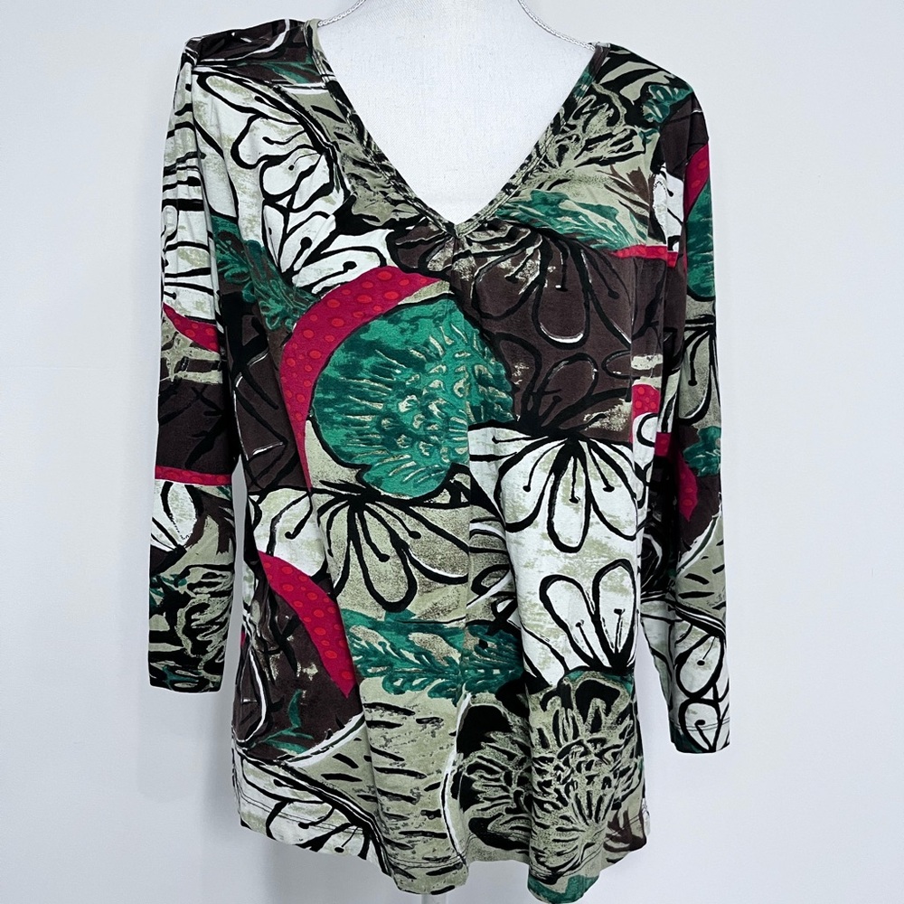 EUC Chico’s V-Neck top in browns, greens and red. 3/4 Sleeves Chico’s size 3